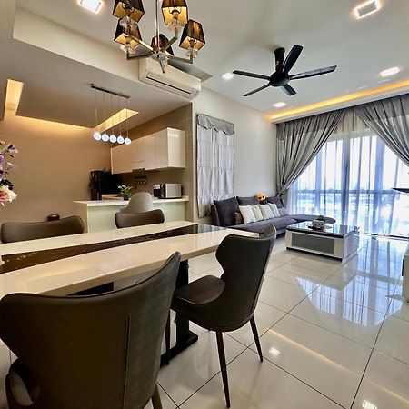Takuro Homestay Петалинг-Джая Экстерьер фото